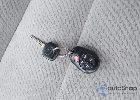 2013 Toyota Sienna Le V6 8 Passenger z USA, uszkodzony, nr VIN 5TDKK3DC0DS382932